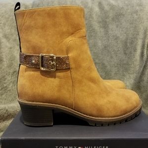 Tommy Hilfiger Size 5 boot